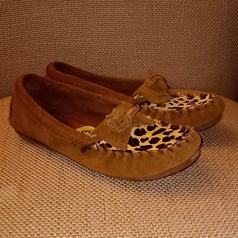 Minnetonka Animal Print Leopard Shoes Size 3